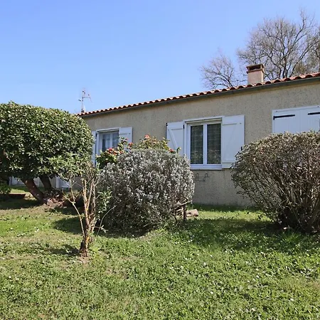 House near the island of Oléron * Marennes (Charente-Maritime)